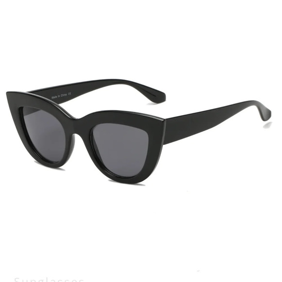 Accessories - ❗Only 1 Left❗ Women Classic Black Cat Eye Sunglasses Chic Retro Eyewear